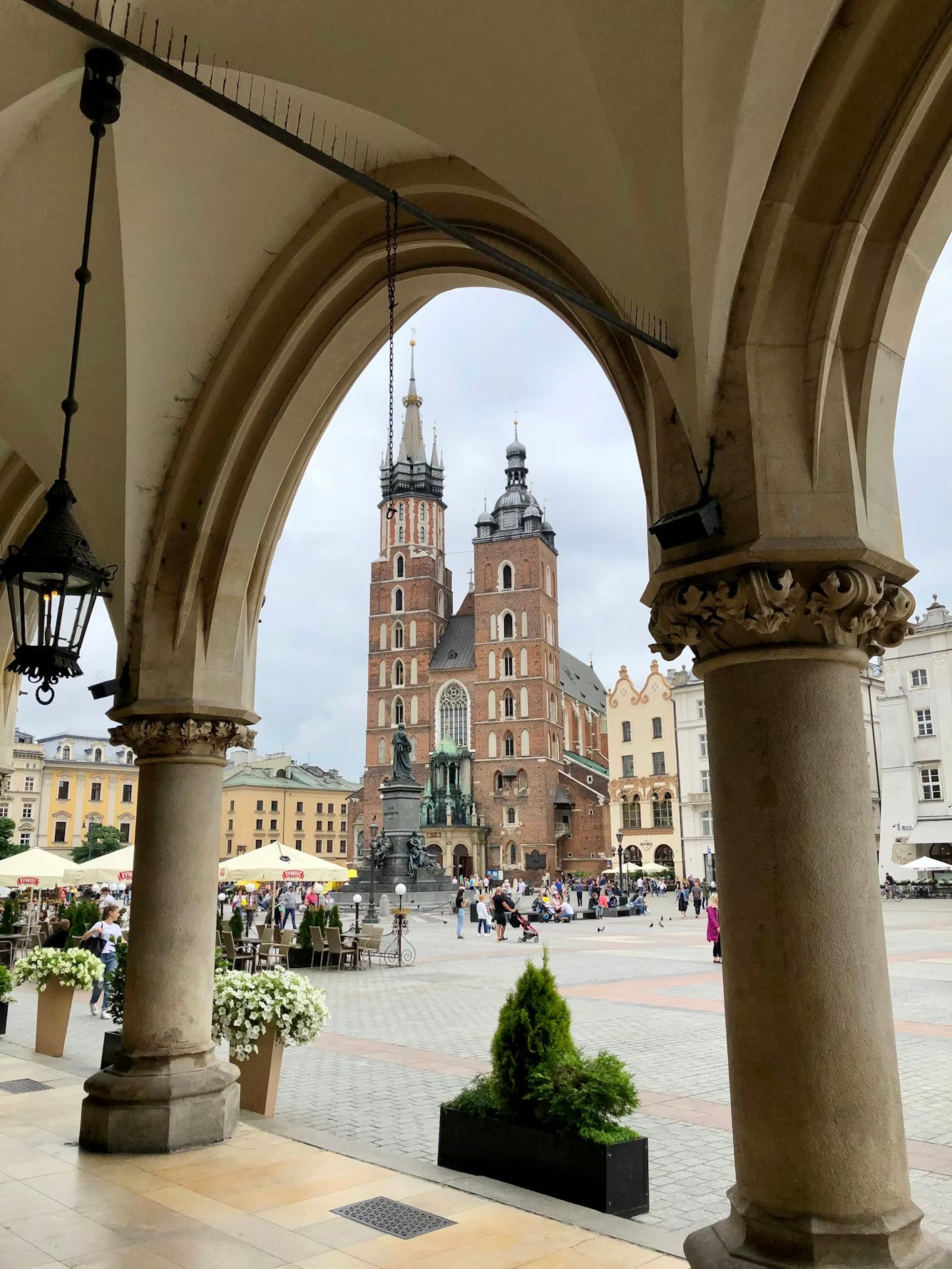 st. mary’s basilica exterior krakow